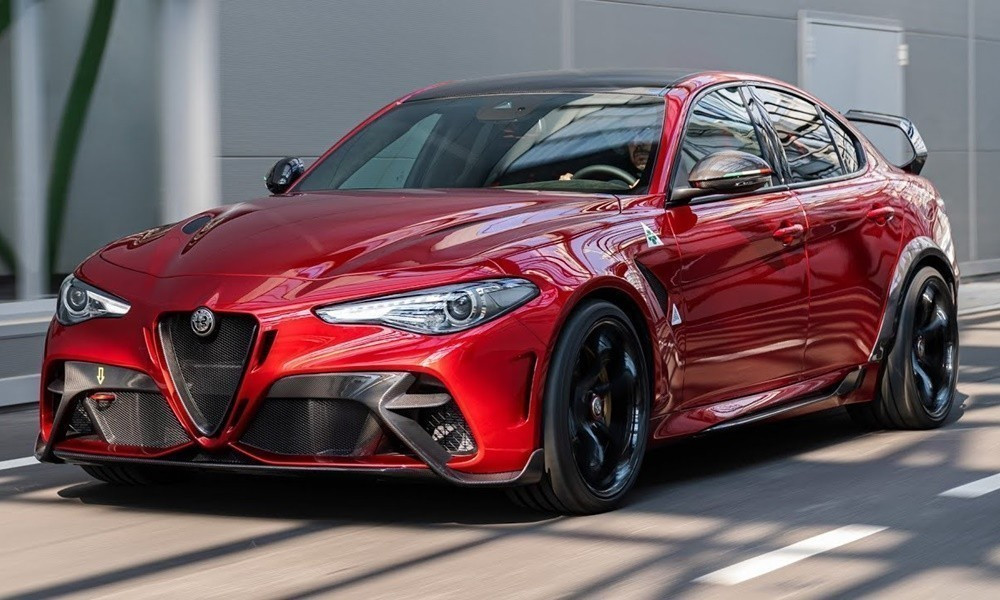 200921135219_Alfa-Romeo-Giulia-GTAm-1.jpg