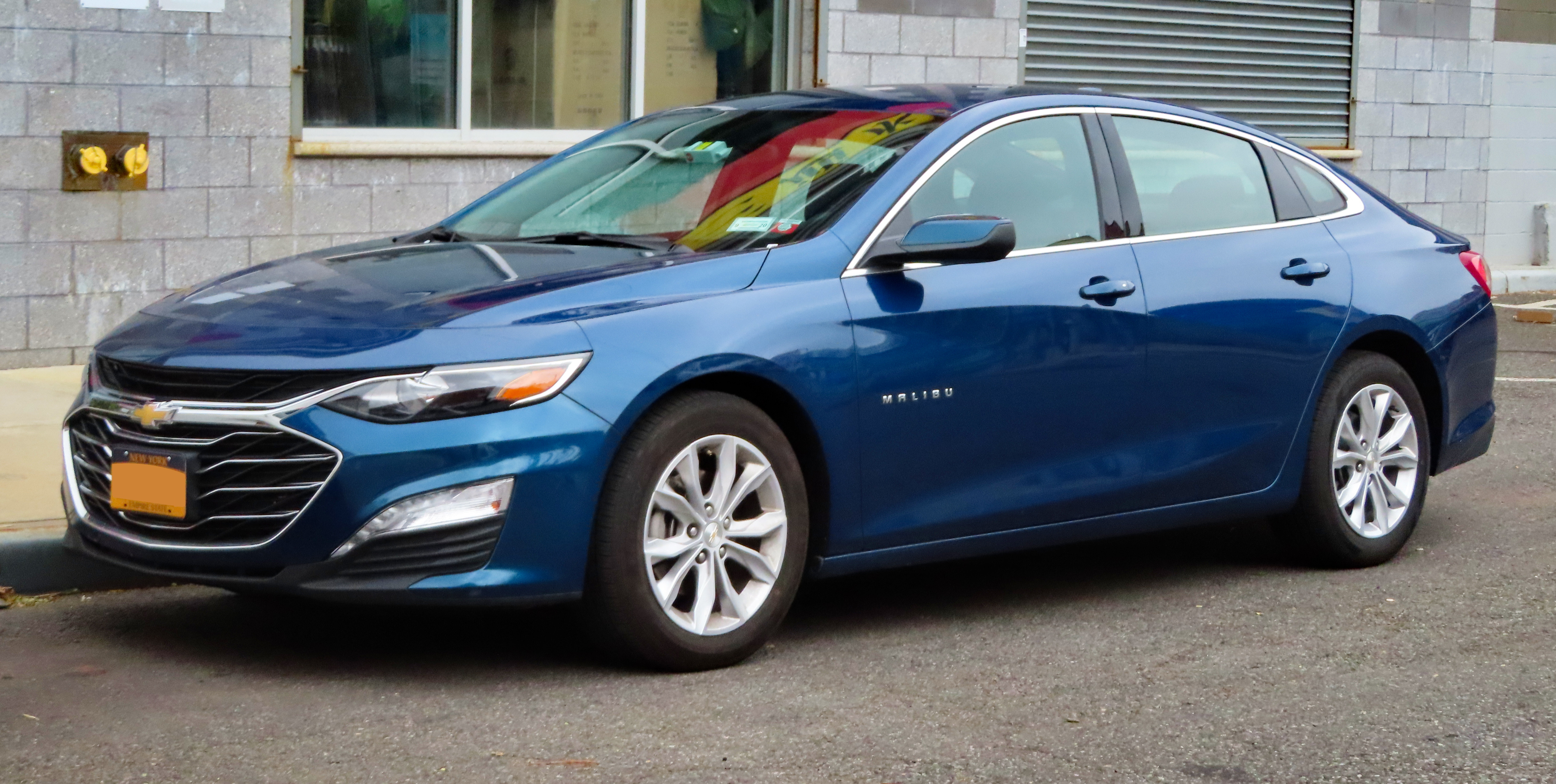 2019_Chevrolet_Malibu_(facelift)_LT,_front_10.19.19.jpg