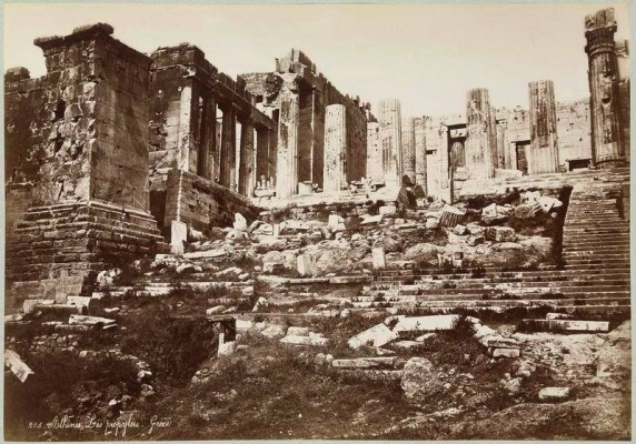 Akropolis-Propylaia-572x400.jpg