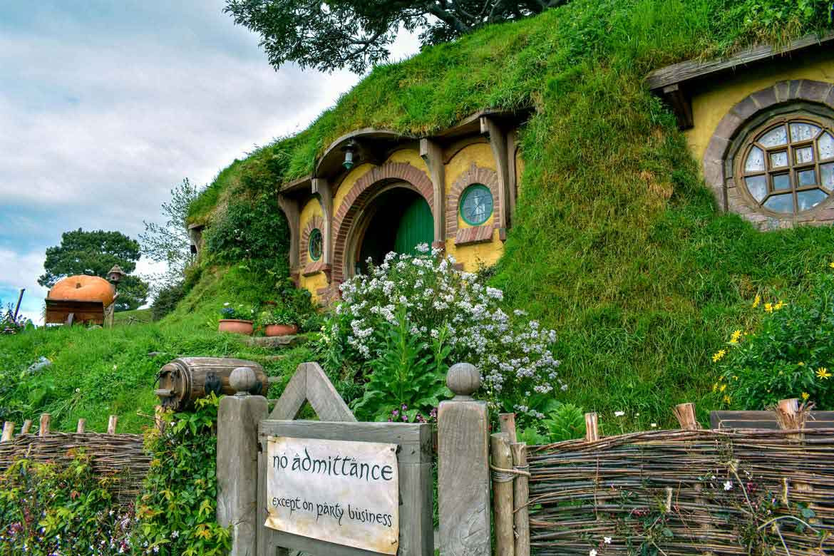 bag-end-hobbiton-frodo-biblo-hobbiton-new-zealand-miles-with-vbes.jpg