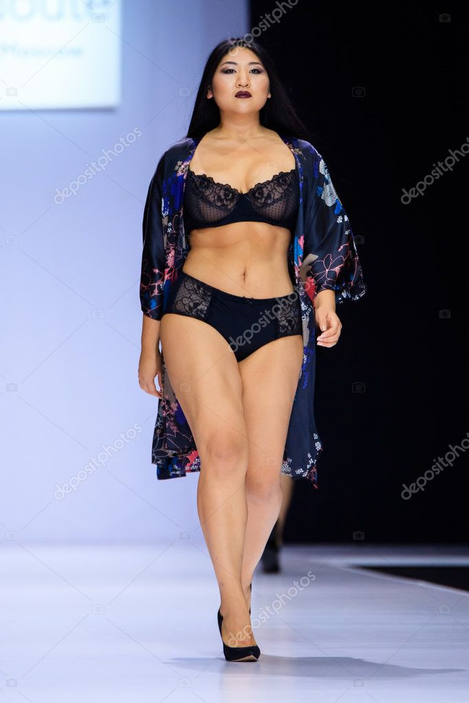 depositphotos_127492912-stock-photo-plus-size-model-walk-runway.jpg