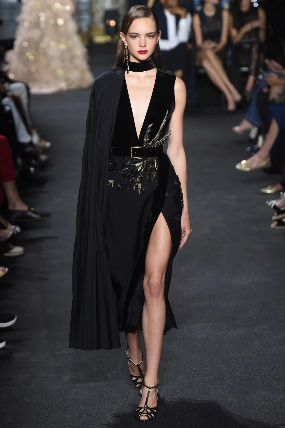 Elie Saab Haute Couture Automne-Hiver 2016-2017 - Défilé _ Vogue Paris.png