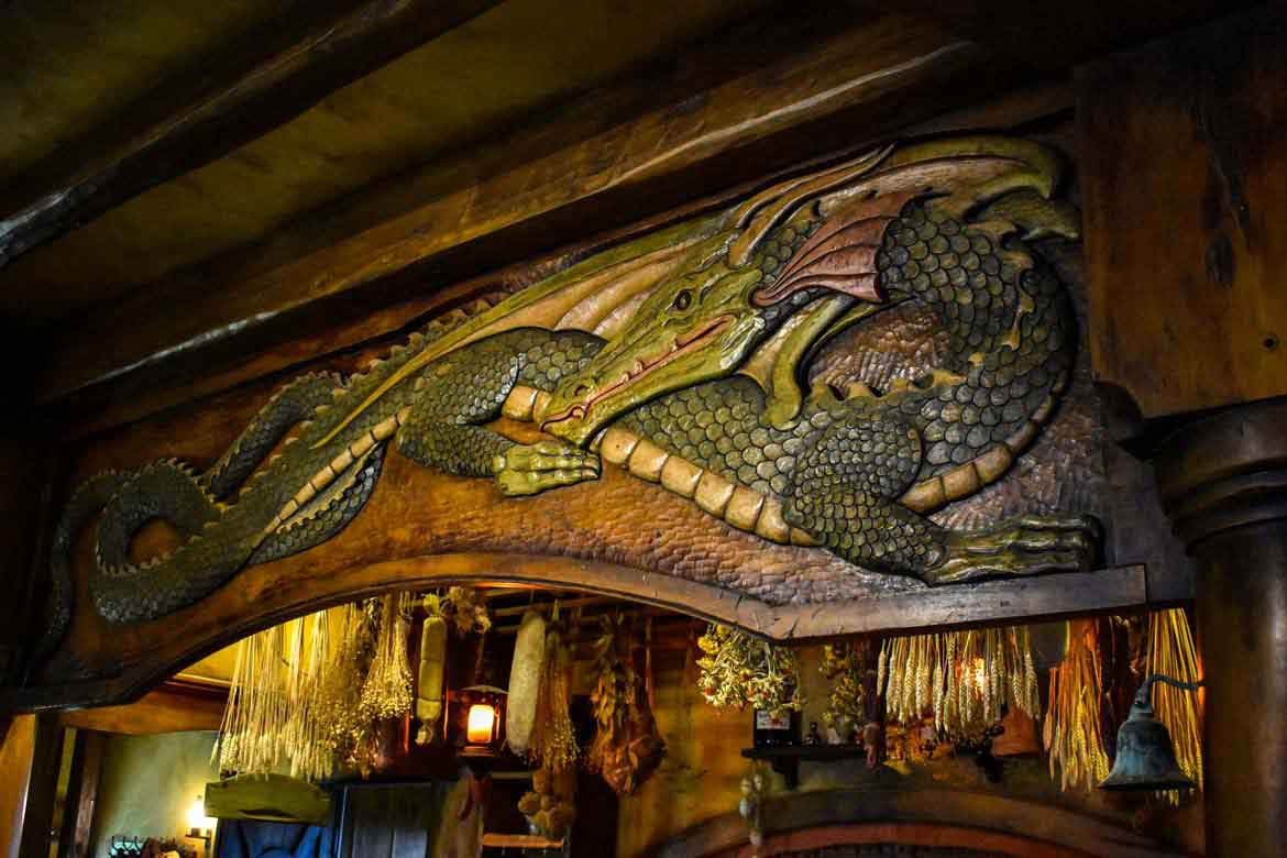 the-green-dragon-statue-bar-counter-handmade-hobbiton-movie-set-miles-with-vibes.jpg