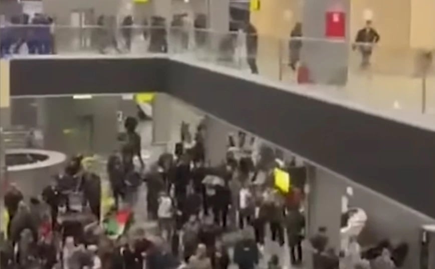 Πανικός σε αεροδρόμιο της Ρωσίας: Όχλος έψαχνε «Εβραίους» – 60 προσαγωγές, 9 αστυνομικοί τραυματίες Πανικός σε αεροδρόμιο της Ρωσίας: Όχλος έψαχνε «Εβραίους» – 60 προσαγωγές, 9 αστυνομικοί τραυματίες