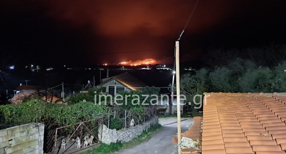 Ζάκυνθος: Μαίνεται η μεγάλη φωτιά – Ενισχύθηκαν οι πυροσβεστικές δυνάμεις