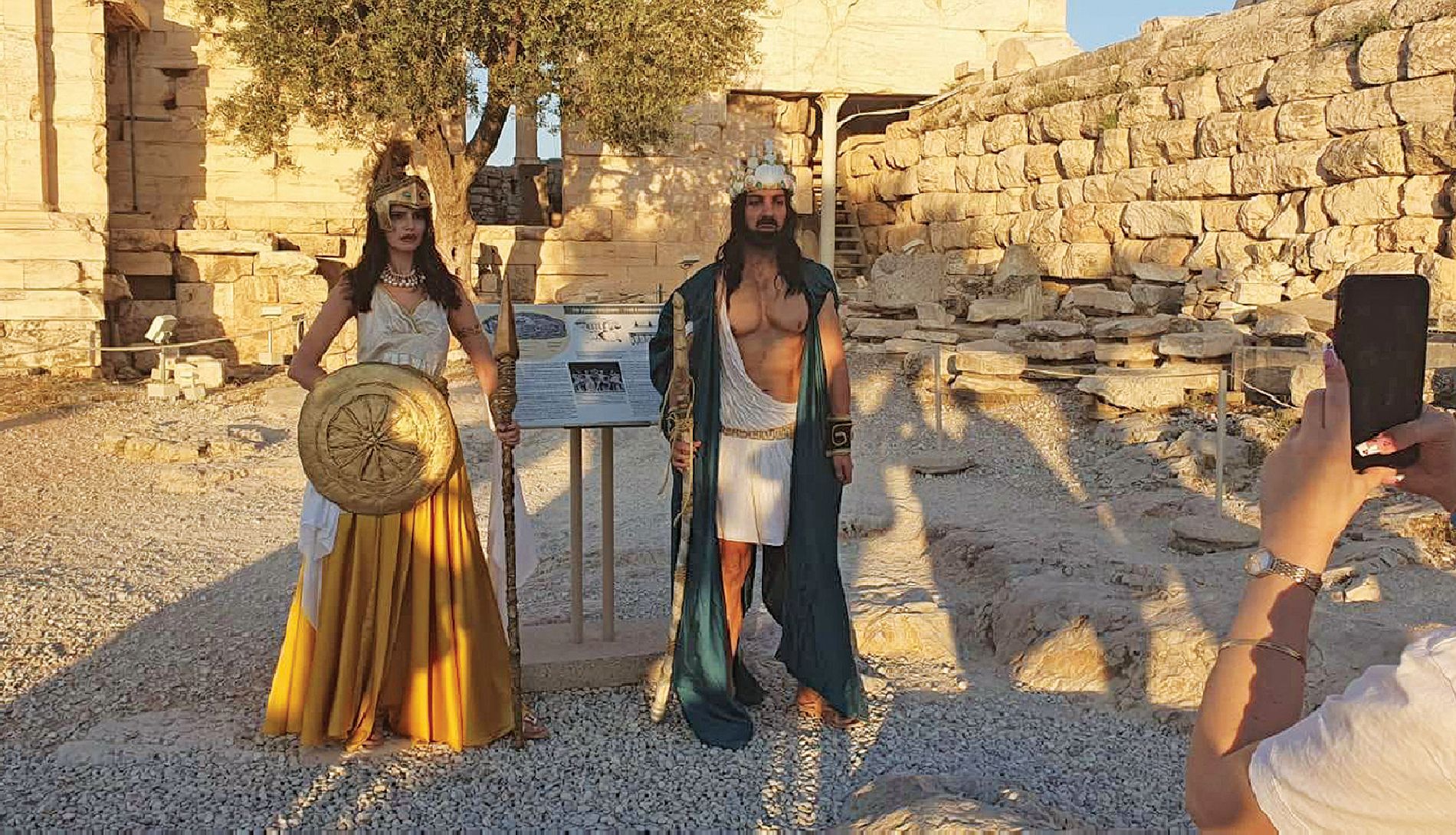 Παγκόσμια ρεζιλίκια με το θέαμα στον Ιερό Βράχο της Ακρόπολης! Ε∆Ε από το υπουργείο Πολιτισμού