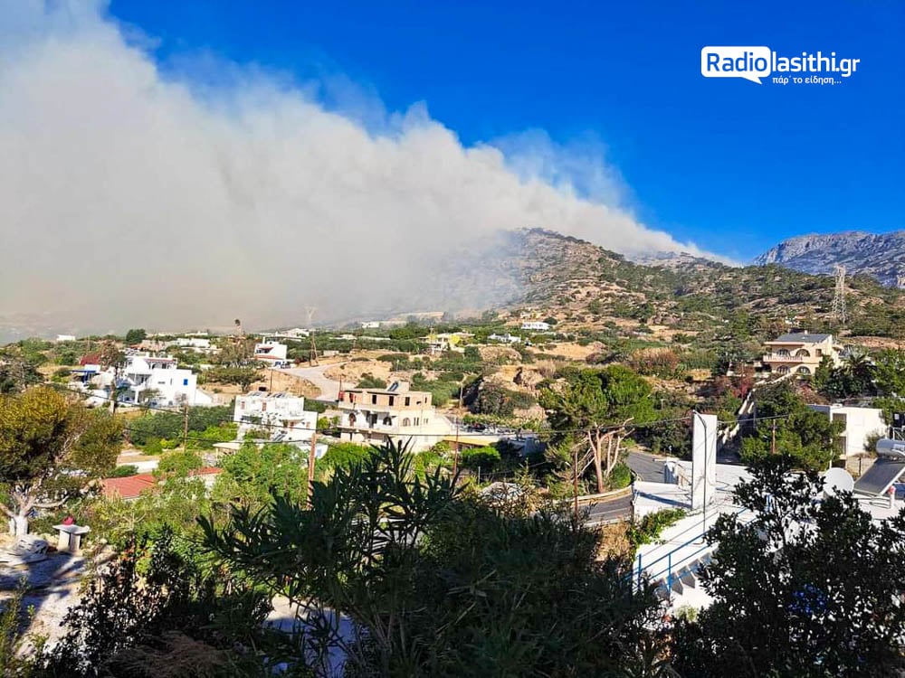 Ανεξέλεγκτη η φωτιά στην Ιεράπετρα: Ζημιές σε σπίτια, στη ΜΕΘ ένας 74χρονος με εγκαύματα – ΦΩΤΟ και ΒΙΝΤΕΟ