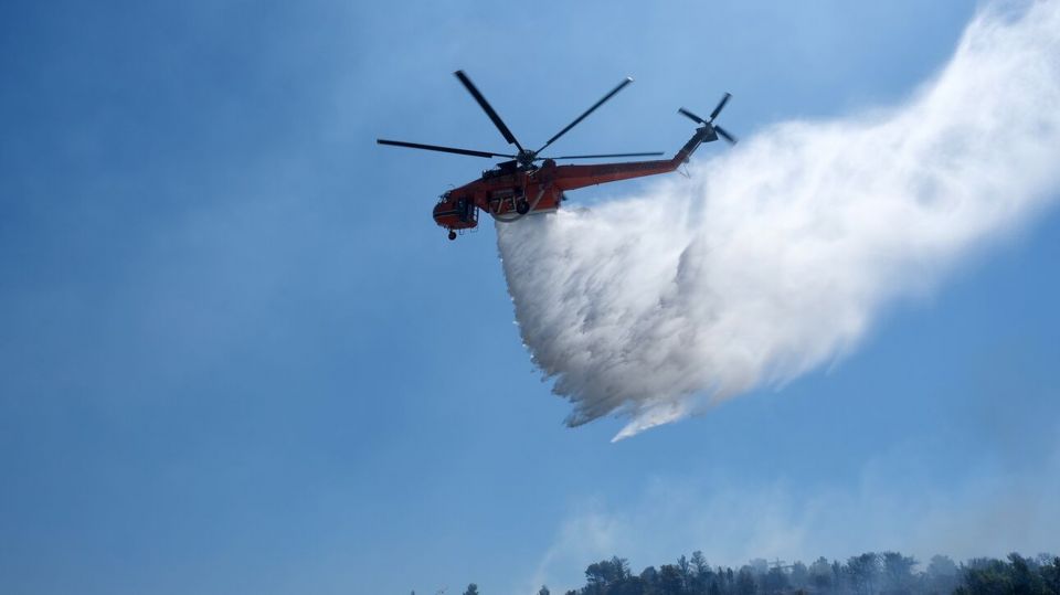 Λάρισα: Φωτιά στο όρος Μαυροβούνι - Σε συναγερμό η Πυροσβεστική