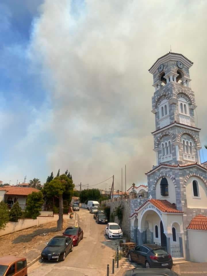 Μεγάλη φωτιά στην Κερατέα: Καίγονται σπίτια – Εκκενώνονται 5 οικισμοί – ΦΩΤΟ και ΒΙΝΤΕΟ