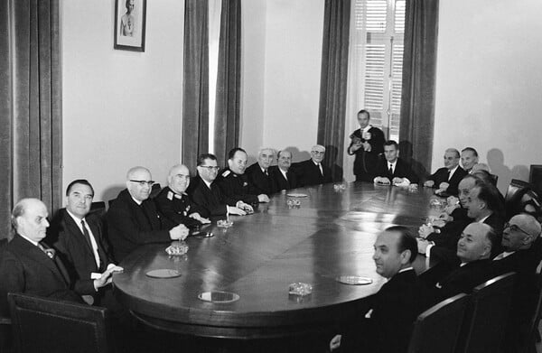 Τα σκάνδαλα της Χούντας: Αυτή είναι η αλήθεια για την δικτατορία που έφτιαξε και δρόμους