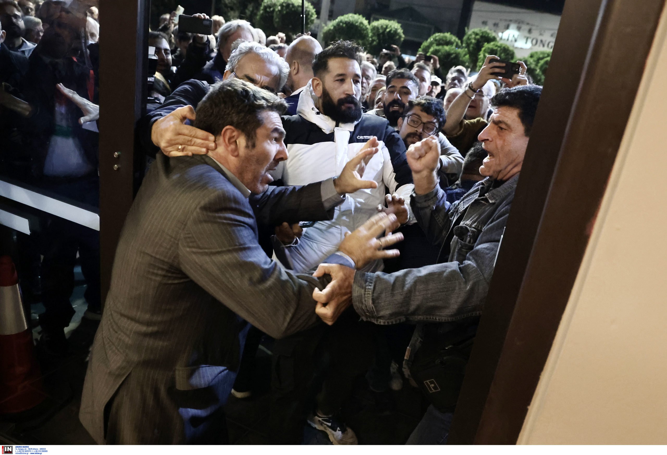 Ξεκίνησε σε «πολεμικό» κλίμα το Συνέδριο του ΣΥΡΙΖΑ – Στο βήμα ο Απόστολος Γκλέτσος – Λεπτό προς λεπτό όλες οι εξελίξεις