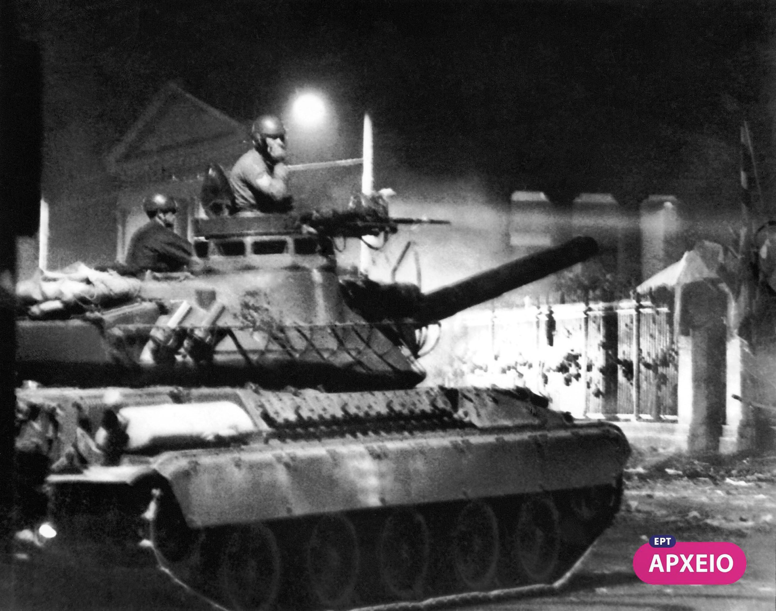 Οι 9 μήνες μέχρι την 17η Νοεμβρίου: Από την κατάληψη της Νομικής στην εξέγερση του Πολυτεχνείου