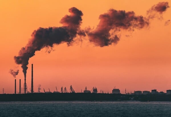 Το 50% των παγκόσμιων εκπομπών CO2 προέρχονται από 36 εταιρείες ορυκτών καυσίμων, σύμφωνα με μελέτη 