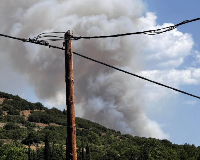 Φωτιά στην Κορινθία: Εκκενώνεται η περιοχή Καστανιά – Νέο μήνυμα από το 112 – ΦΩΤΟ και ΒΙΝΤΕΟ