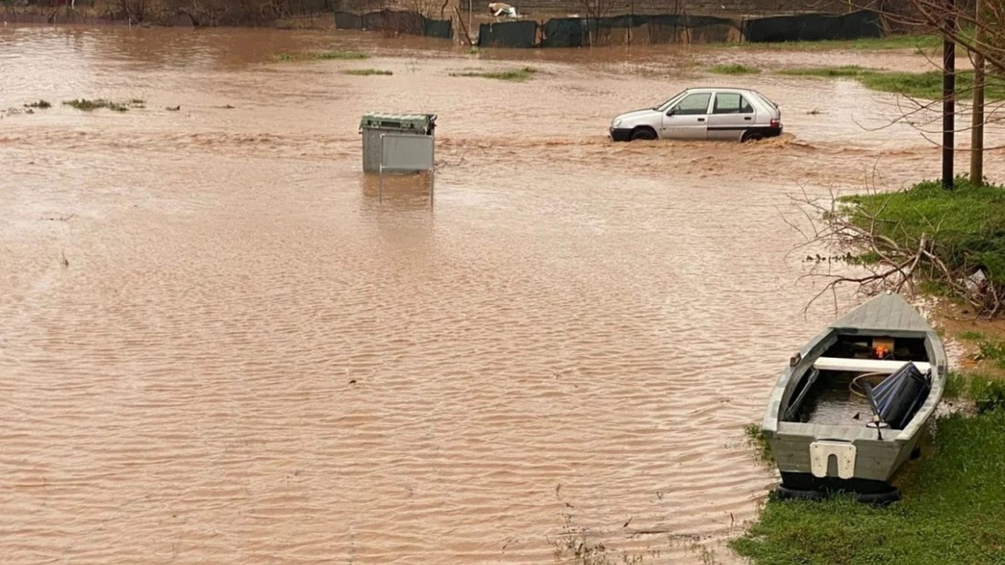Εικόνες καταστροφής στην Αλεξανδρούπολη: «Έσπασαν» σιδηροδρομική γραμμή για να μην πλημμυρίσει οικισμός – «Έπεσαν μεγάλοι όγκοι νερού σε μικρό διάστημα»