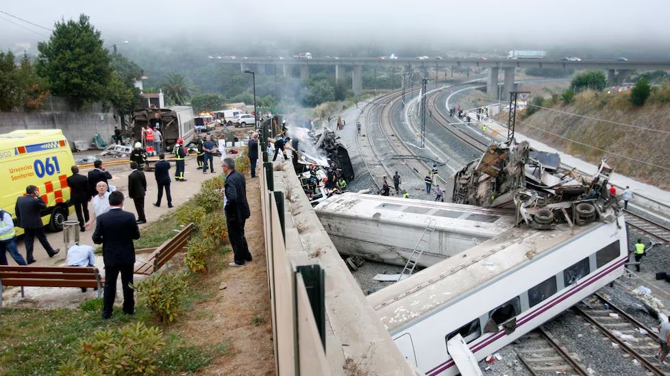 Ισπανία: Ένας σπασμένος αρμός που συγκρατούσε τις ράγες ενδεχομένως ευθύνεται για την σιδηροδρομική τραγωδία με 39 νεκρούς