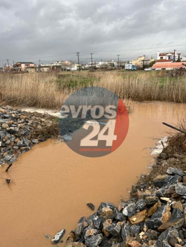 Εικόνες καταστροφής στην Αλεξανδρούπολη: «Έσπασαν» σιδηροδρομική γραμμή για να μην πλημμυρίσει οικισμός – «Έπεσαν μεγάλοι όγκοι νερού σε μικρό διάστημα»