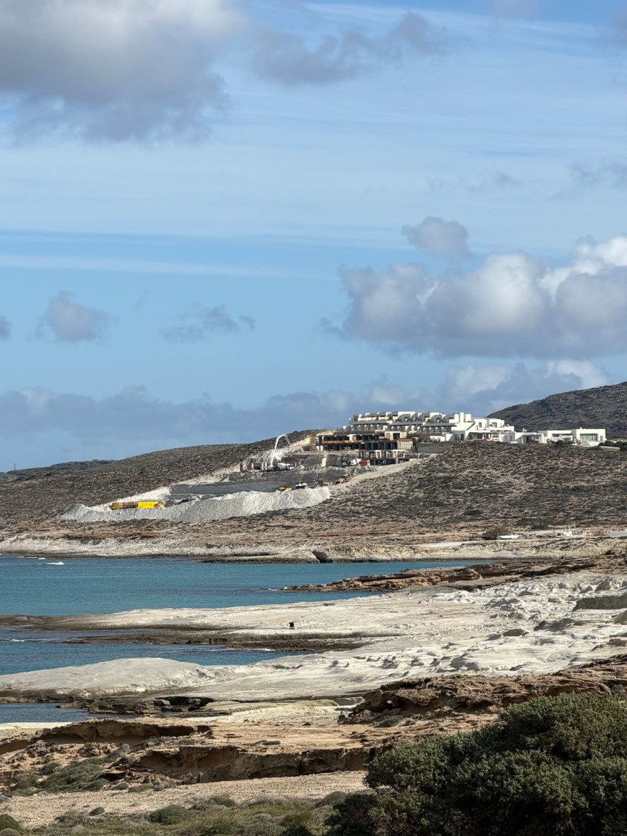 Στοπ στο οικολογικό έγκλημα στη Μήλο, αναστέλλονται οι εργασίες, πάει η Αρχή Διαφάνειας με εντολή Παπασταύρου