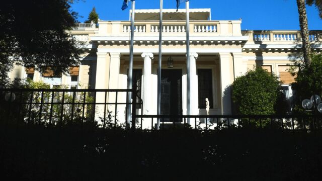 www.parapolitika.gr