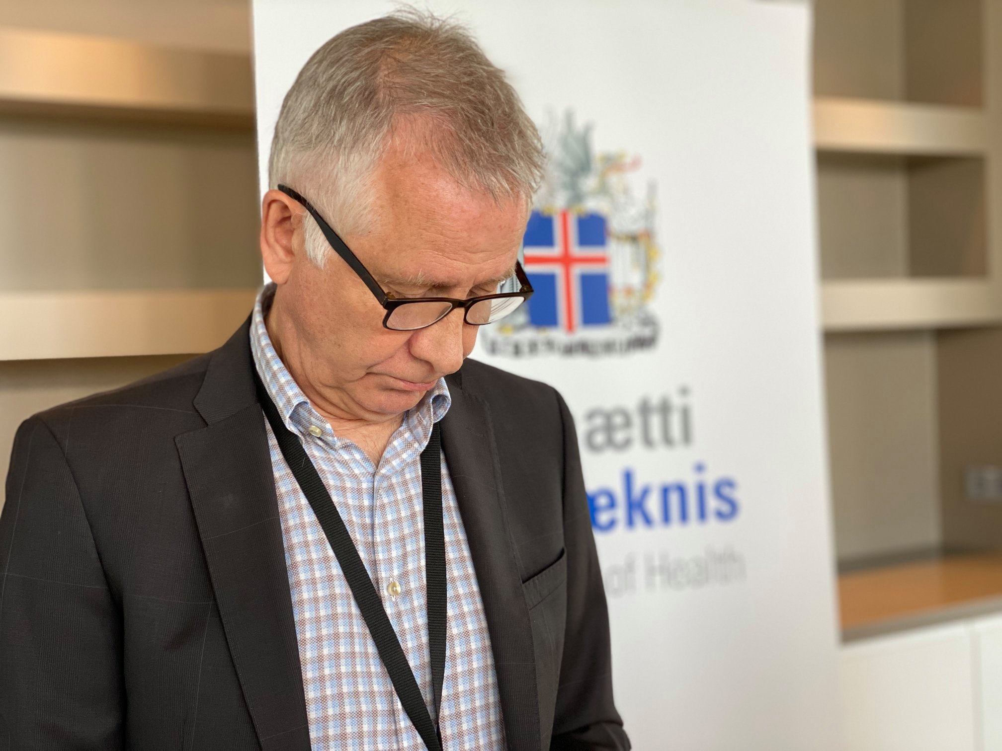 www.icelandreview.com