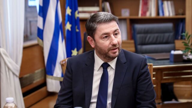www.parapolitika.gr