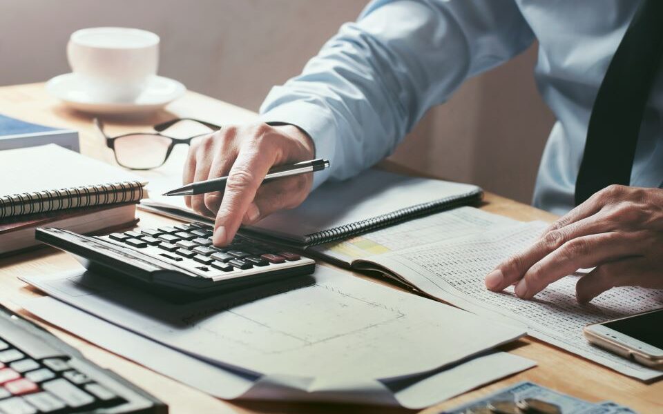www.moneyreview.gr